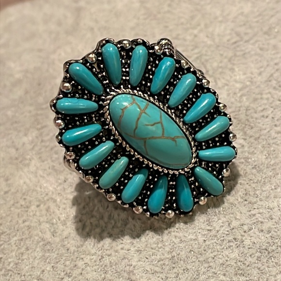 Turquoise Southwest Stretch ring Size 9-10 - Picture 5 of 6